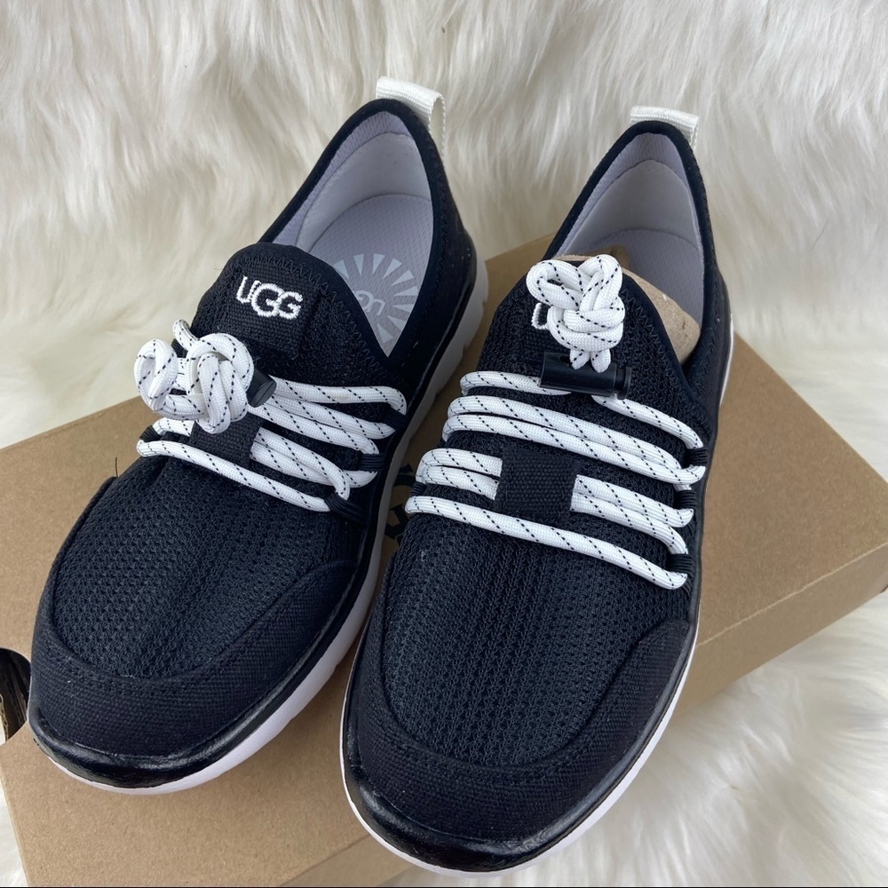 NIB UGG CAMBRIAN SNEAKERS
SIZE 1 Kids